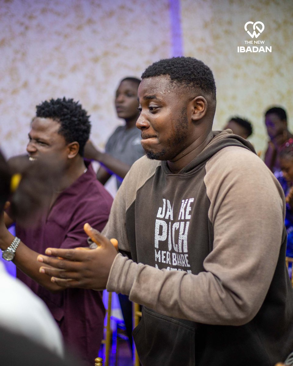 WeAreTheNew_Ib's tweet photo. We clap and sing and dance into the new year. 
Our year of Goshen experience. 
Our year of unending laughter. 

#thefrontliners 
#happynewyear
#wearethenewibadan https://t.co/QgXX64Q4lN