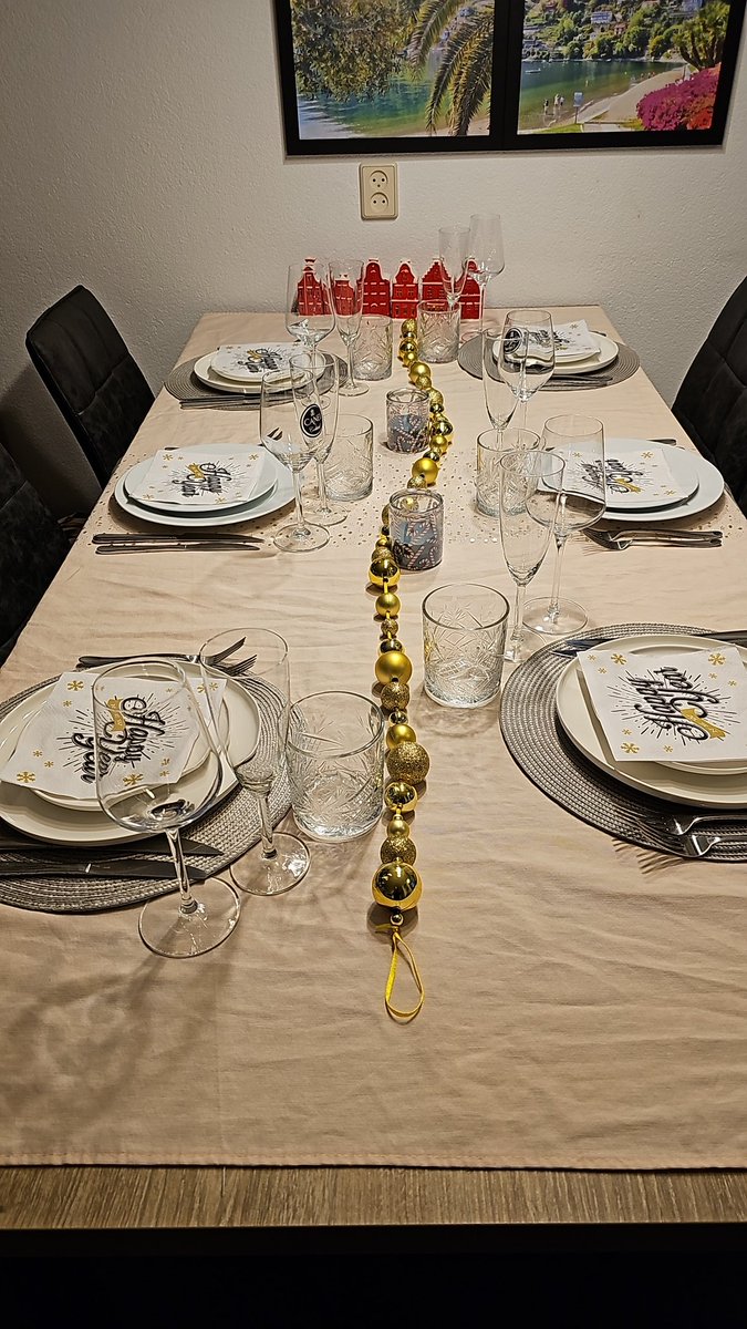 Oudejaarsavond...de enige avond dit jaar dat de wijn niet smaakte.... Nieuwjaarsnacht...eindstand 
4x 🍾
2x jägerbomb gemaakt (niet gedronken)
2 x 🍾witte wijn
5x fles spa rood
2024 goed begonnen nu al water bij de wijn.