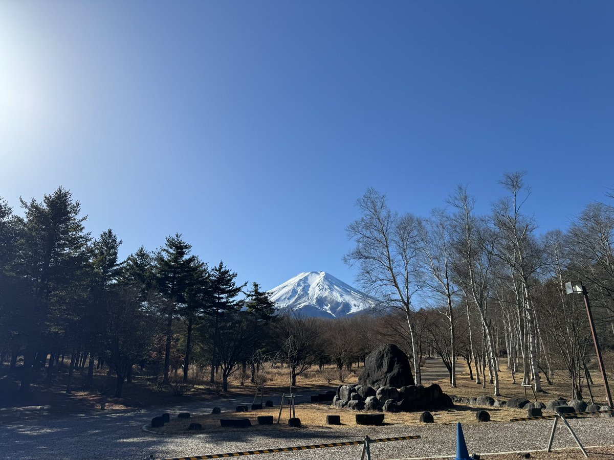 MARS_LIFE1's tweet photo. 最高の天気！
しかし寝過ごして初日の出を逃すという痛恨のミス😢 https://t.co/LAdb6s7fbe