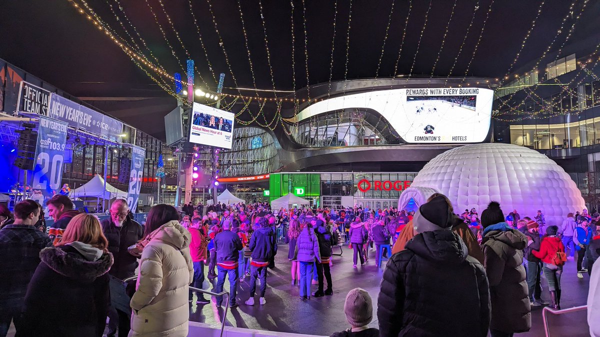 GlobalJesus's tweet photo. Awesome! @IceDistrict is lookin faaaaabulous tonight for New Year's Eve

#yeg #yegdt #LetsGoOilers #NYE2024 @giTraveller https://t.co/hnCsxLRcJD