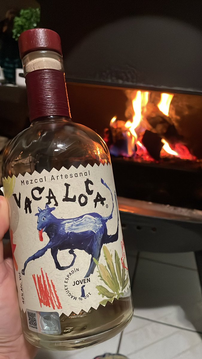 la_caroE's tweet photo. Planes de fiesta para recibir el año nuevo: ninguno. 
Planes de alcoholizarme en casa: POR SUPUESTO. https://t.co/bMxLOVCWQZ