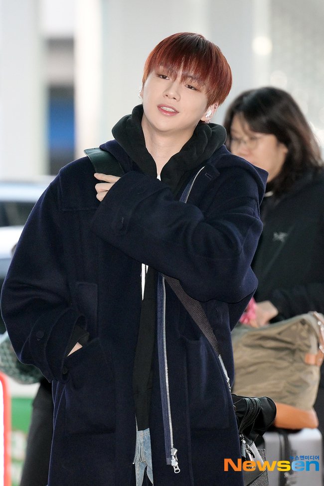 popconth's tweet photo. 🔴  ความนุ่มฟูมาแล้ว 🐶 #คังแดเนียล ที่สนามบินอินชอนขณะเดินทางมาประเทศไทย เพื่อเข้าร่วมงานประกาศรางวัล SEOUL MUSIC AWARDS ครั้งที่ 33  🏆 วันที่ 2 มกราคม ณ ราชมังคลากีฬาสถาน

#강다니엘 #KANGDANIEL #33rdSeoulMusicAwardsinBKK #SMAinBKK #서울가요대상 https://t.co/FWkogblCWM
