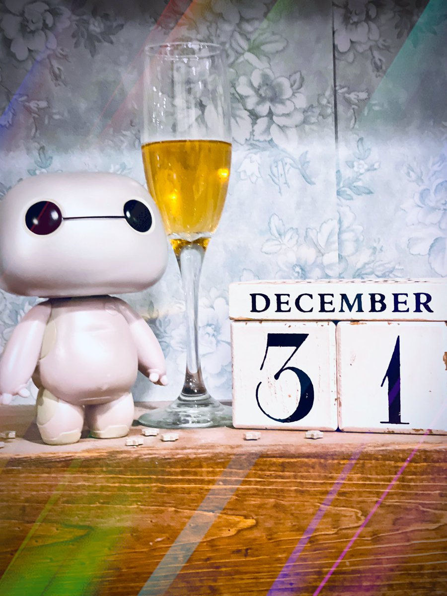 Here’s to another year! What are your plans or resolutions for next year? Mine: Loss 20 lbs Learn to play the piano Read 10 books Travel somewhere new Take lots of toy photographs @originalfunko #funkophotoadaychallenge #fotw #funkofunaticoftheweek #photoadaychallenge #newyear