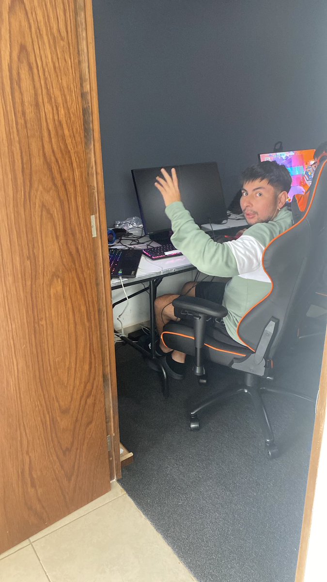 franzera tweet media