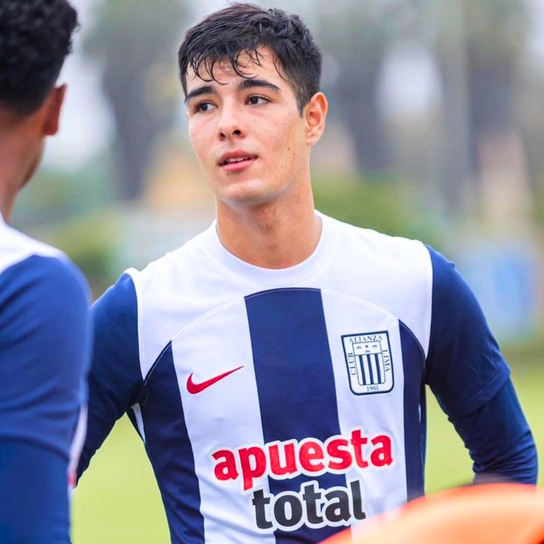 Enzo Borletti, canterano de Alianza Lima, tendría todo avanzado con Comerciantes Unidos para pertenecer a su plantel bajo el mando de Carlos Silvestre. El jugador queda hoy libre y estaría viajando pronto a unirse a su nuevo equipo. @ovacionweb