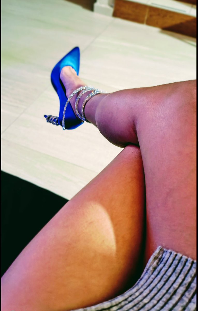 MarAndiie's tweet photo. #HappyNewYear  #onlyfans_girl  #onlyfan  #feet_pic  #feet https://t.co/bOamNaawhg