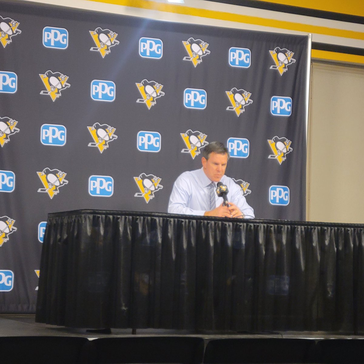 penguinslive's tweet photo. Coach Sully addressing the media following the @penguins victory. Hear his thought upcoming on #PenguinsLivePostgame with Paul Steigerwald and @Brian_Metzer https://t.co/OmZmS5ueuV