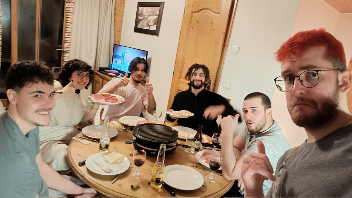 mgbteve's tweet photo. Bonne année à tous ! Profitez bien 😁 https://t.co/xB8DULnky0