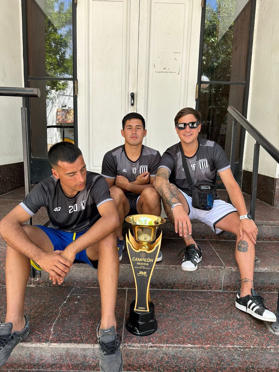 MochaVallejo's tweet photo. Social esto es lo más cerca que le vas a pasar a una copa jejejeje https://t.co/QiqPvvveRA