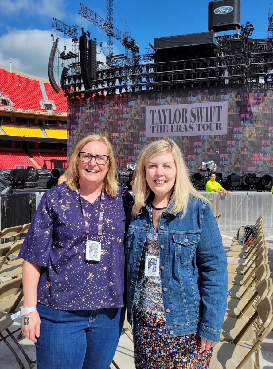 AshleyHLovesTay's tweet photo. Looking back at this past year, July 8th, 2023 will forever be the best night thanks to #MamaSwift. I was so excited to see my fav person ever @taylorswift13 at #KCTSTheErasTour. It was so hot, & my mom & I were outside for hours. Cont'd below👇 @taylornation13 #TSTheErasTour https://t.co/wMuCcx4eYa