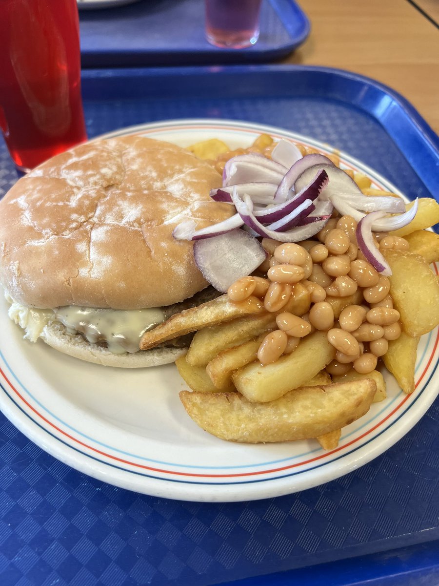 DaveR_88's tweet photo. @SodexoGroup do you charge prisoners for a salad if they have some onion on a burger? How about given them an option of not 1, not 2 but 3 choices of potatoes? Or don’t just enjoy robbing the military? #killingmilitarymoraleonemealatatime https://t.co/FwgYFcQ0V5