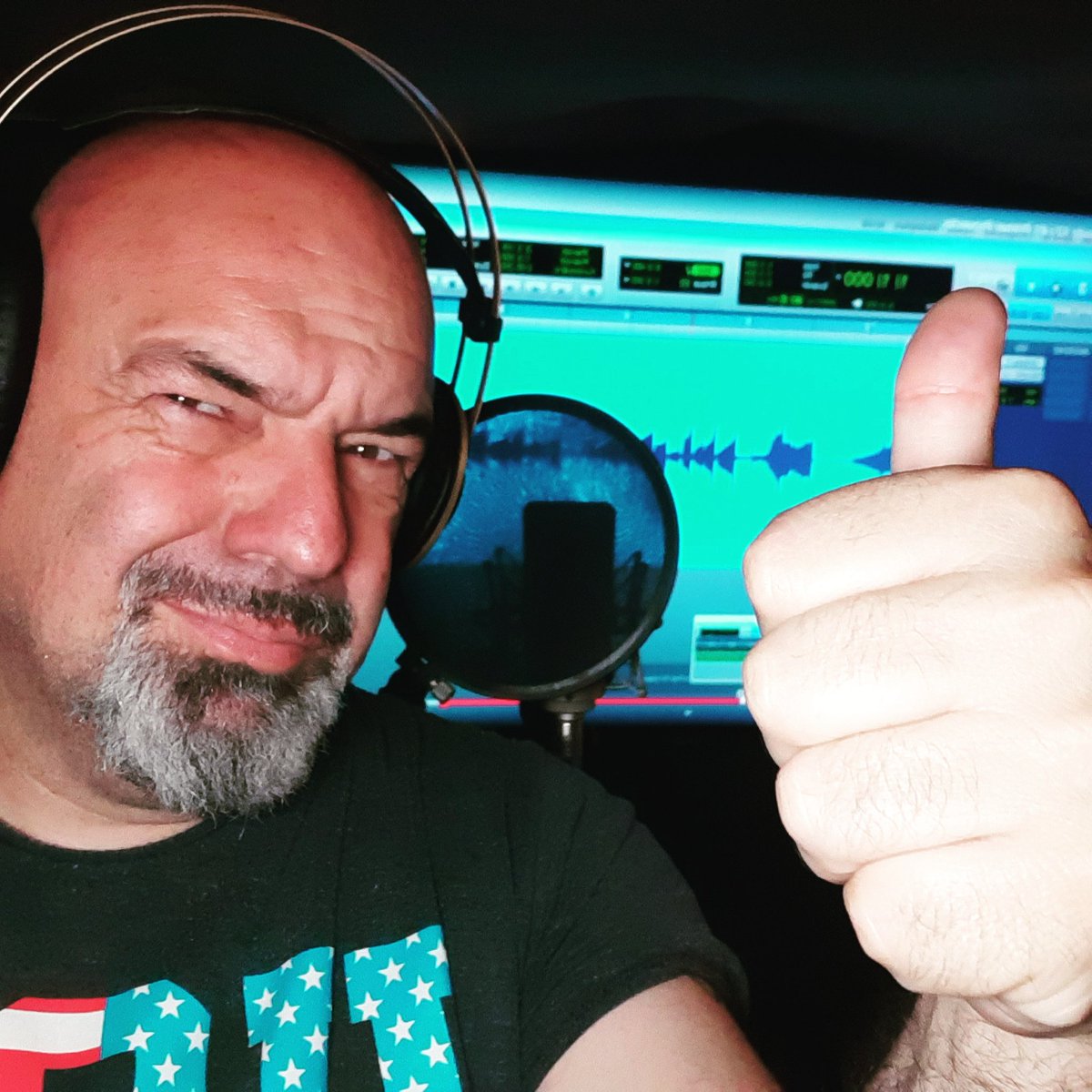 ¡Bienvenido, 2024!  
Este año, abraza cada día como una oportunidad para crecer, aprender y alcanzar nuevas alturas. 
Que la determinación sea tu guía, la positividad tu motor y el éxito tu destino.
¡Que este año te traiga logros inimaginables y momentos llenos de alegría!