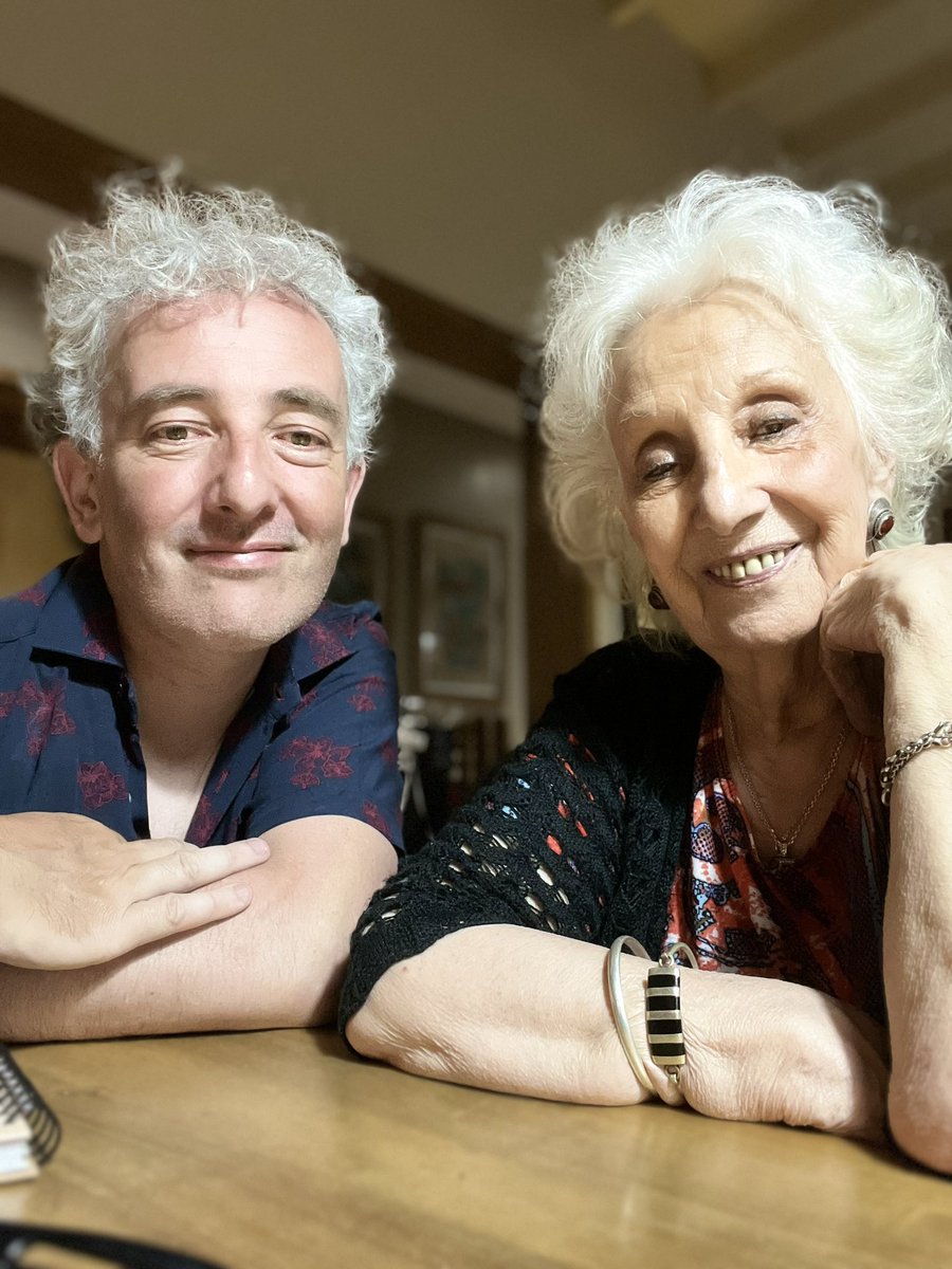 Nuestro triunfo, personal y colectivo.
No hay posibilidades de borrar esto de nuestra historia y memoria.
Salud para todos ✨