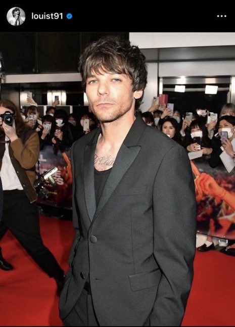 OnedBrUpdates's tweet photo. FOTOS DO INSTAGRAM 

Entre as fotos mais curtidas de Louis, a mais votada foi:

Louis no red carpet de AOTV ♥️🎬 https://t.co/MlFBJVjM7F