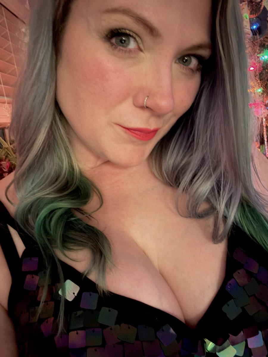 inclusiveunicrn's tweet image. Happy NYE! ✨💋