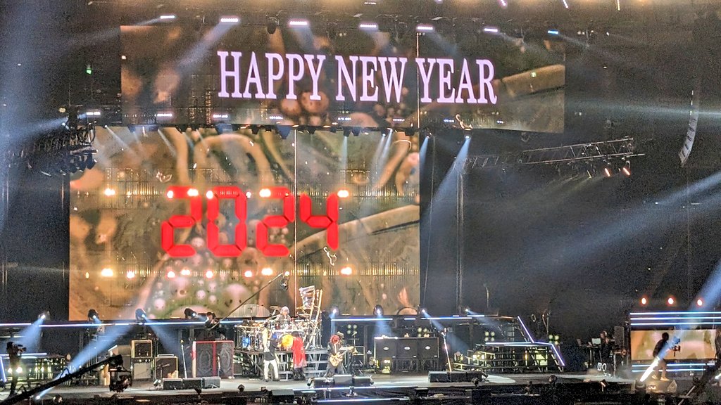 rikka_0612__'s tweet photo. 改めて写真見返すと昨日のライブ本当に最高だった☺️基本年越しは一人で過ごすから会場で好きなバンドのライブでカウントダウンとか最高すぎる🖖
2024年もカウントダウンやるっぽいし行こうかな🤔
今度はU-NEXTで見返します😆
#LUNAPIC
#LUNASEA
#DUAL_ARENA_TOUR_2023
#END_OF_DUAL
#MOTHERvsSTYLE https://t.co/oD73t8MEW6