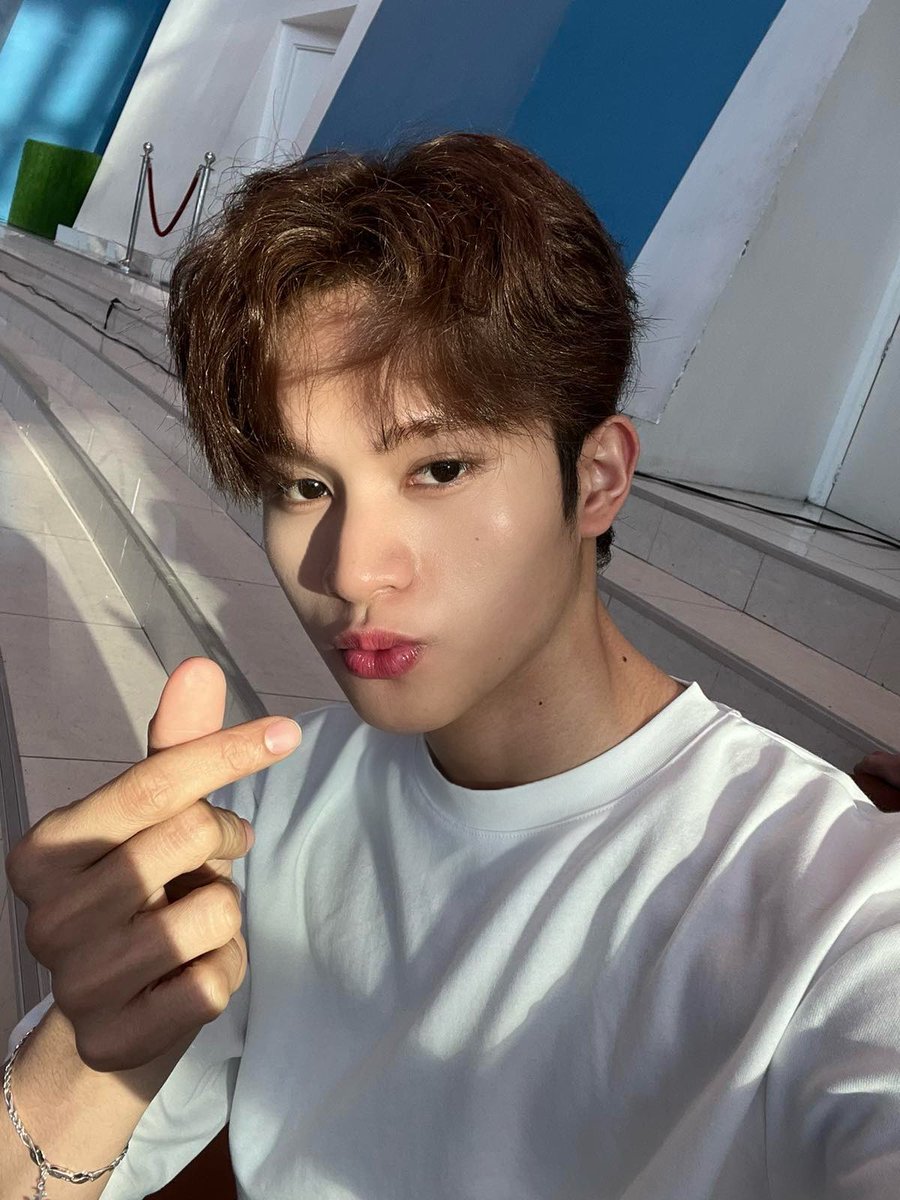 HORI7ON_twt's tweet photo. [🦊] Happy New Year Anchors!!🎉🎊
The year 2023 was remarkable for us because this was the year that we became the group “HORI7ON” and we met our fans “Anchors”. We went through a lot but we successfully triumphed. Thank you Anchors for being with us throughout our journey. I hope this 2024 would be even better and that a lot of opportunities would come our way. Look forward to HORI7ON this year!! Happy New Year again!!! I❤️U

#HORI7ON #호라이즌 #WINSTON #윈스턴
