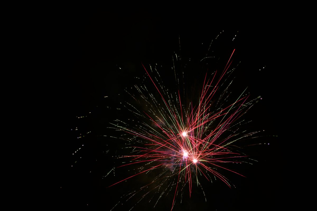 Moonlitaleskids's tweet photo. Happy New Year my friends #fireworks #netherlnads #NewYear https://t.co/ZWWCFfYQDb