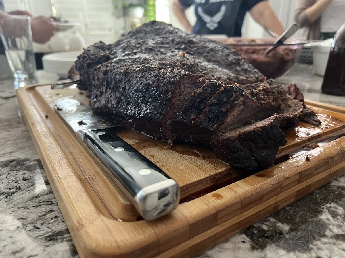 DonavonRoberson's tweet photo. And this is how you do a New Years Eve Brisket Baby!!! https://t.co/qblZU4QNzP