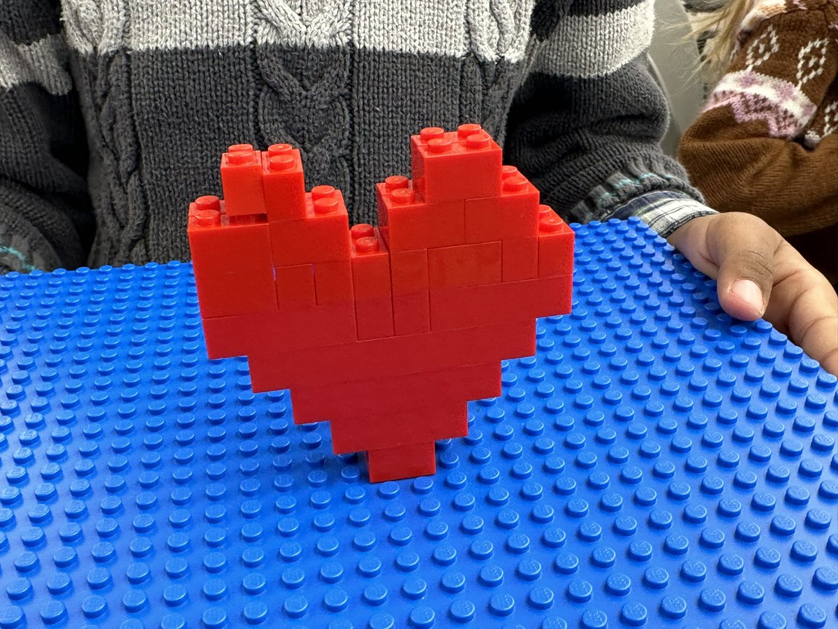 More hearts made <a href="/PISDJohnsonElem/">Johnson Elementary</a> to make a difference for kids in need! Thanks Lego Group !
#BuildToGive <a href="/PISD_Libraries/">Prosper ISD Library Services</a> #ProsperProud