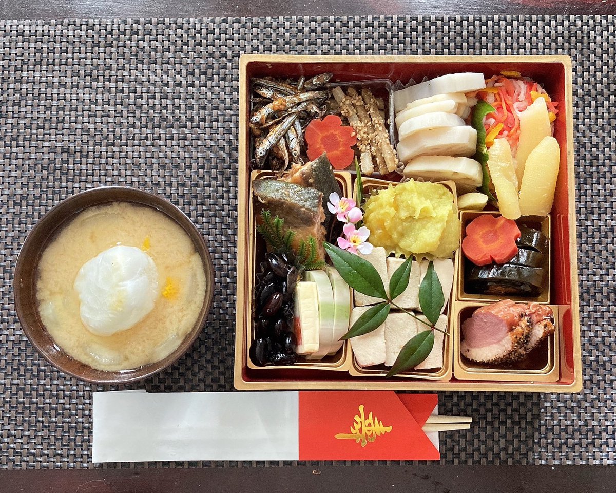 t_t31's tweet photo. 2024こんにちは！
年内に帰省してお節を作ってもらった。美味しそう！！

家族と気にかけてくれている友人たちに感謝。
今年もよろしくお願いいたします。 https://t.co/aNbVQt0QPF