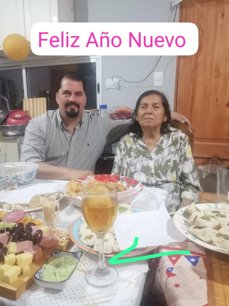 JohnVinet's tweet photo. Muy contento en Salamanca festejando este año nuevo 2024 junto a mi querida madre  Felipa Sias #añonuevomega https://t.co/YaBmNZFBIQ