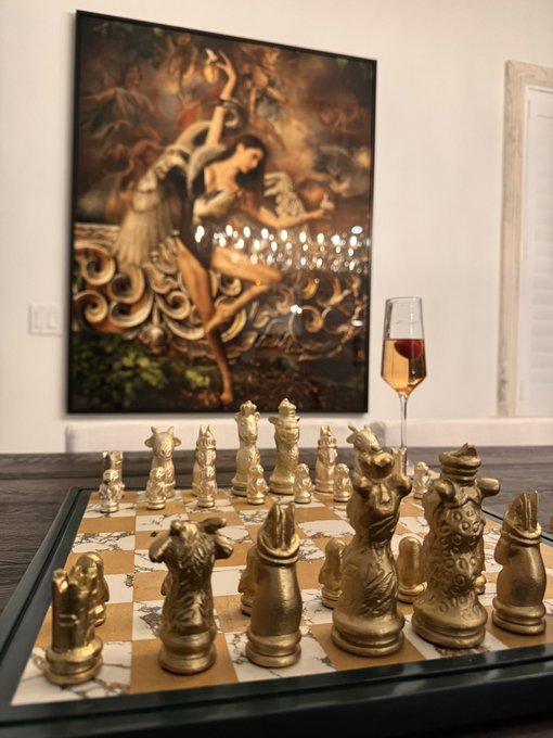 Learning how to play chess this NYE🥰🎉 https://t.co/ozddx0VeD8<a href="/tag/colorado"class="tags"><span>&#35;colorado</span></a><a href="/tag/dogs"class="tags"><span>&#35;dogs</span></a><a href="/tag/snowstorm"class="tags"><span>&#35;snowstorm</span></a>