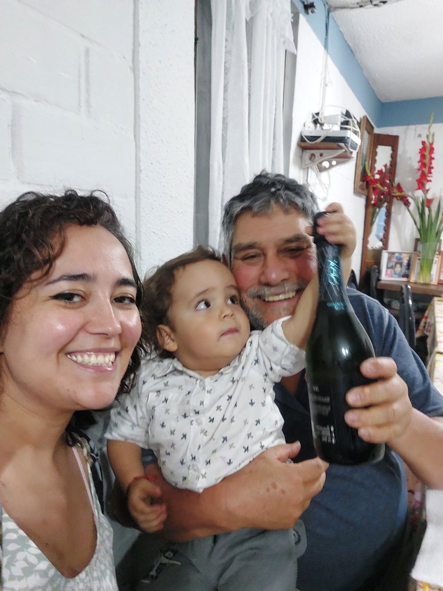 EmilyArocaT's tweet photo. Feliz año nuevo a todos. 
@Mega #AñonuevoMega2024 https://t.co/hGLIUcCtqA