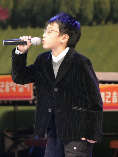 global_choisan's tweet photo. San, when he was 12 years old, participated in the singing competition "4th Namhae Lifestyle Sports Festival" representing soccer class players!

cr.: alwaysan_710

 #산 #최산 #에이티즈 #SAN #CHOISAN #ATEEZ https://t.co/4j8MQ5gLqJ