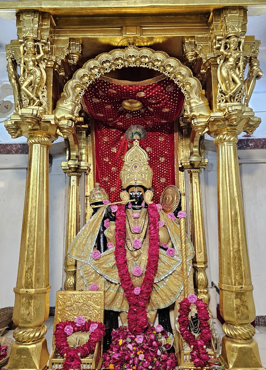 ZGirishkumar's tweet photo. ॐ श्री विष्णवे च विद्महे वासुदेवाय धीमहि। तन्नो विष्णुः प्रचोदयात्॥
#Vishnubhagvan #Lakshminarayan
#Shamliyanath #Faith #Hindus #Spiritual #Vasudev https://t.co/a9NKb2Ewpu
