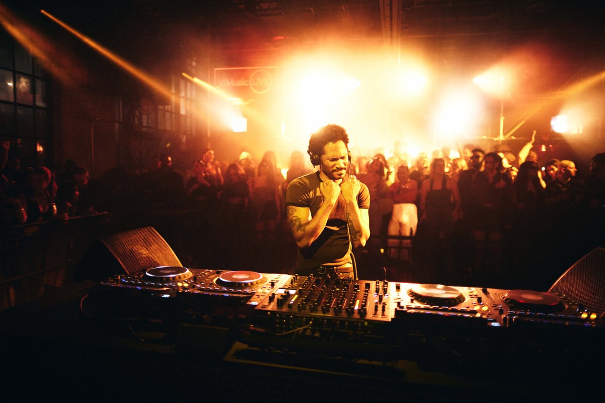 Apple Music tweet media