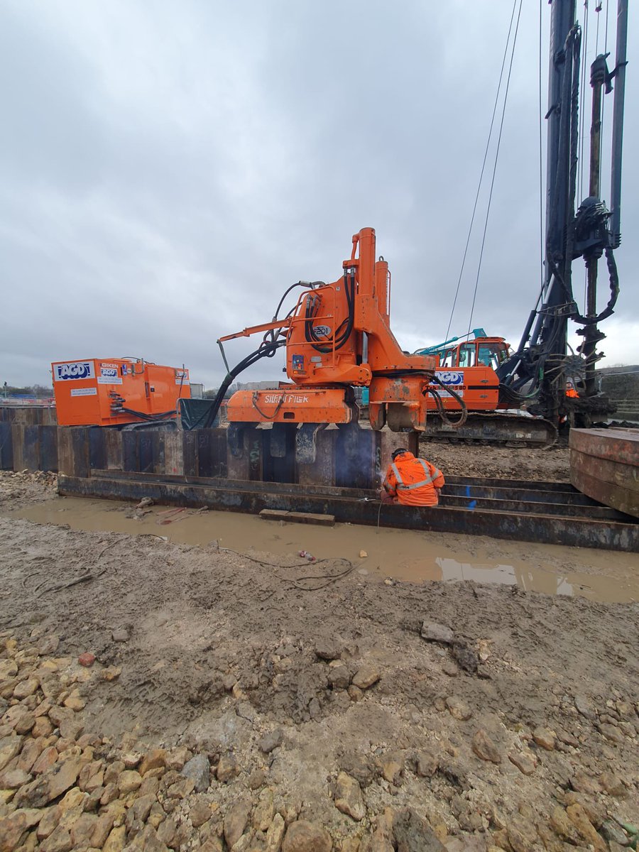 AGDEquipment's tweet photo. Restricted access job in Sheffield with #Soiltek S80 #CFA rig with 600 mm diameter augers to pre drill and a #Giken F201 #SilentPiler to install the piles.
In a tight spot? @AGDEquipment have the equipment, knowledge and personnel to assist you with your #Piling project https://t.co/M79PNAxCAY
