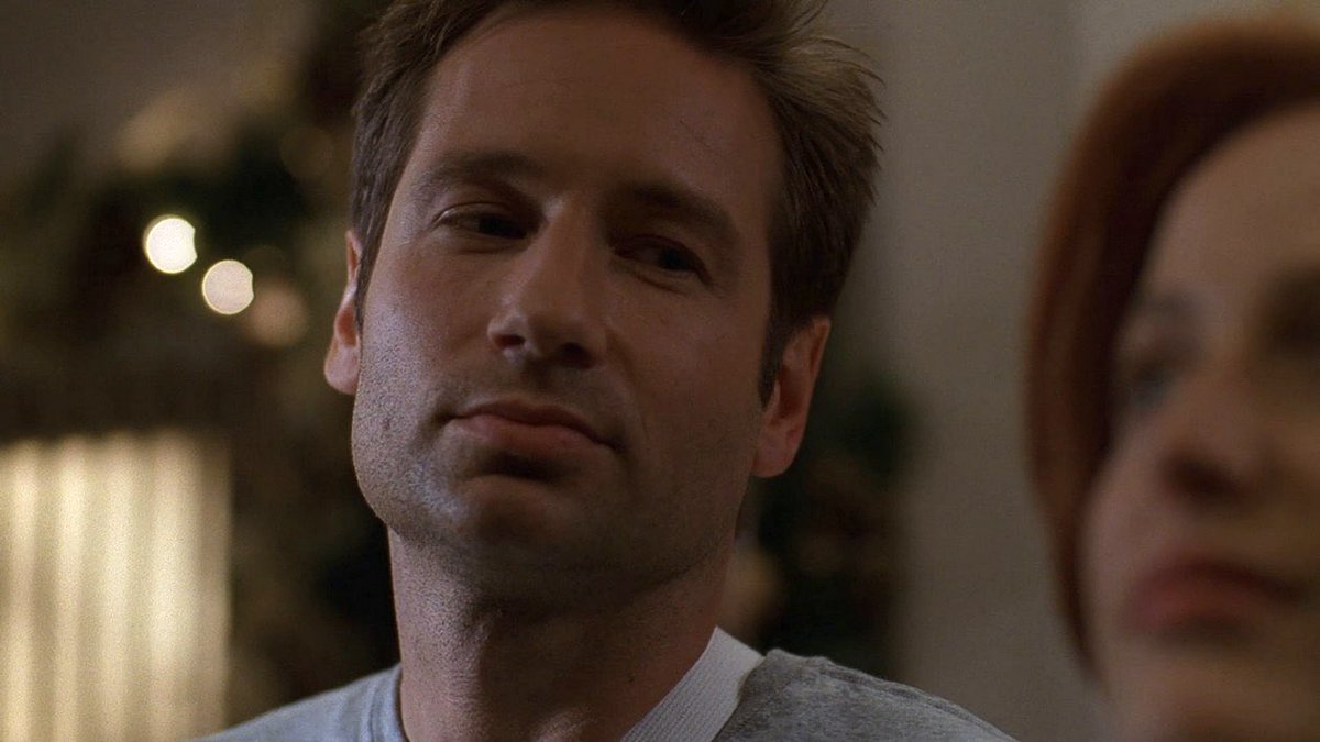 gaycrouton's tweet photo. It’s the 24th anniversary of Mulder and Scully’s first kiss 🥰 https://t.co/eDHf0zIqEl
