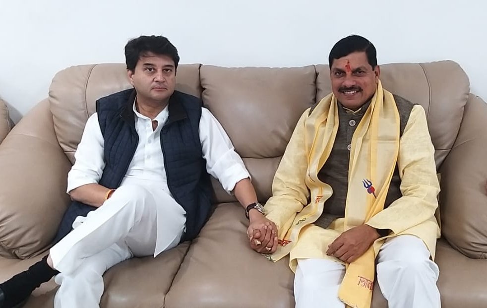 केंद्रीय नागरिक उड्डयन मंत्री माननीय श्री <a href="/JM_Scindia/">Jyotiraditya M. Scindia</a> जी, आपको जन्‍मदिन की हार्दिक बधाई। 

बाबा महाकाल की कृपा आप पर अनवरत बरसती रहे, आप सदैव स्वस्थ रहें, दीर्घायु हों, यही प्रार्थना करता हूं।

बहुत-बहुत शुभकामनाएं।