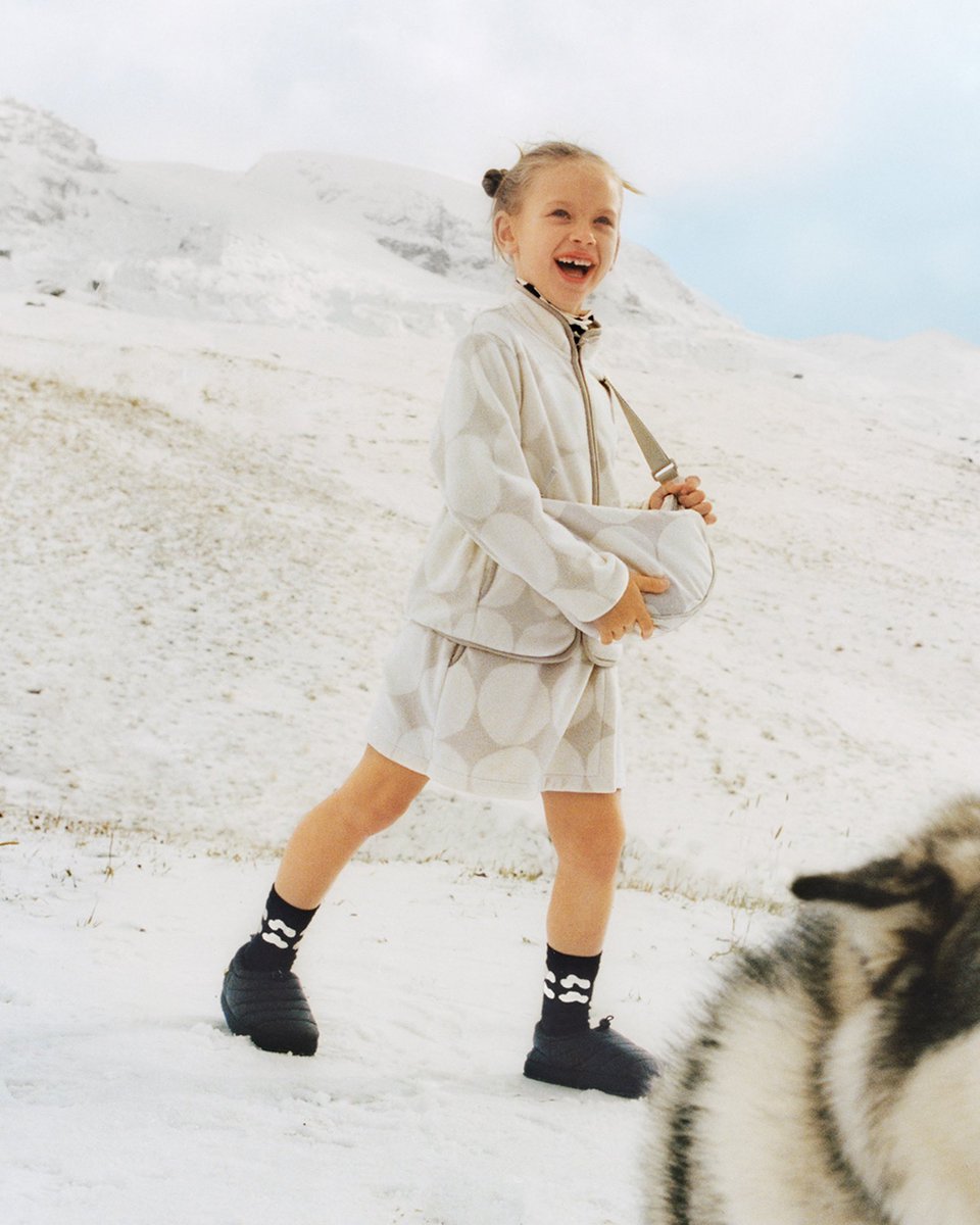 uniqloindonesia's tweet photo. Check full collection and SHOP NOW on https://t.co/eUz5qYB7up and UNIQLO App, and selected UNIQLO Indonesia stores.
#UniqloIndonesia #UniqloLifeWear
#UniqloxMarimekko #newyearcollection #Uniqlo #Lifewear #Marimekko https://t.co/ENrvixLAu9