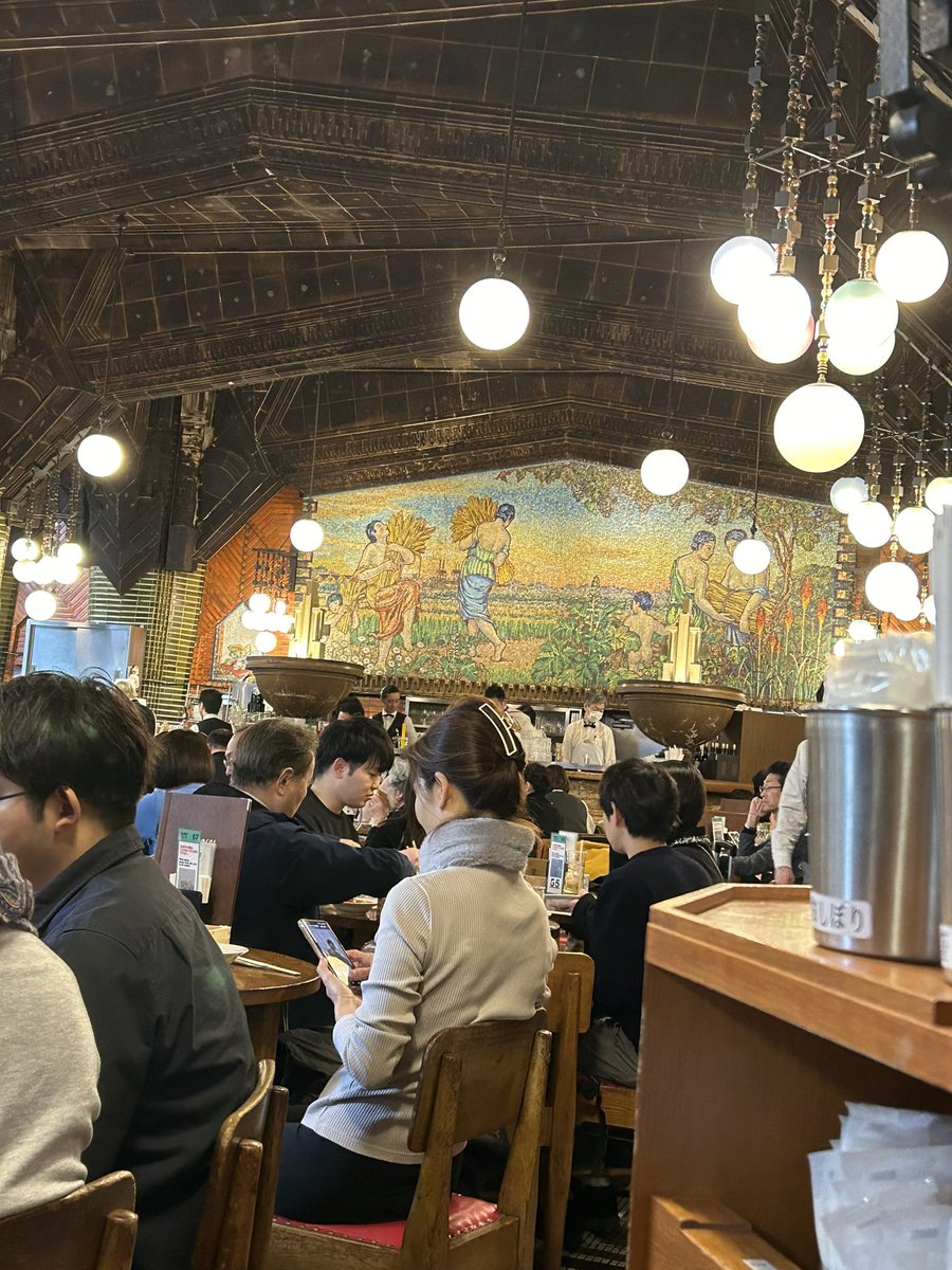 RomiStu's tweet photo. おめでとう御座います。
銀座ライオンすぐに満員になった。 https://t.co/jubBwQdh4D