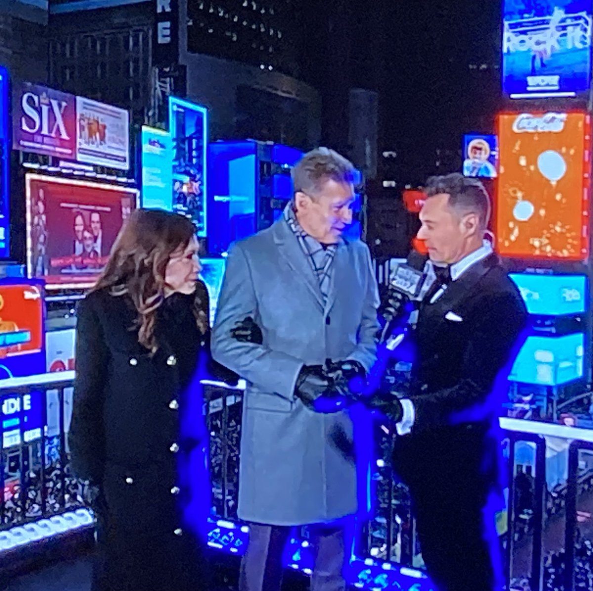 Gerry and Theresa, America’s hippest grandparents, were on New Year’s Rockin’ Eve with Ryan Seacrest tonight! 😄

#thebachelor #goldenbachelor #rockineve #timessquare