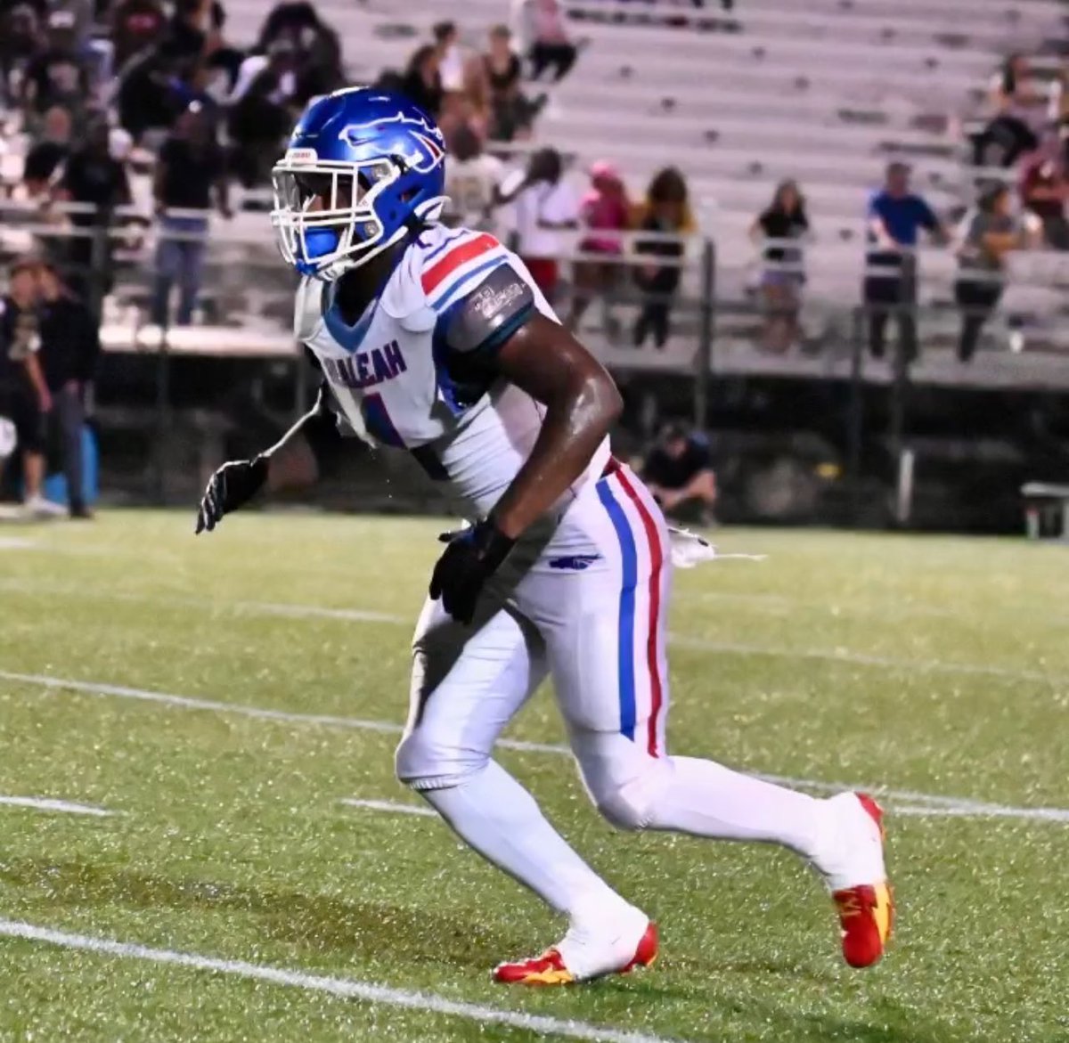 Frank Tucker (@thecribsouthfla) on Twitter photo Jaylen Jackson, WR/HB, Hialeah
<a href="/FsoJaybo__/">Jaylen “Jaybo” Jackson🦅</a>
6’ 220
530 YD, 8 TD, 37 TT, 10 TFL, 2 FF
hudl.com/v/2Mjm1g Jaylen Jackson, WR/HB, Hialeah
<a href="/FsoJaybo__/">Jaylen “Jaybo” Jackson🦅</a>
6’ 220
530 YD, 8 TD, 37 TT, 10 TFL, 2 FF
hudl.com/v/2Mjm1g