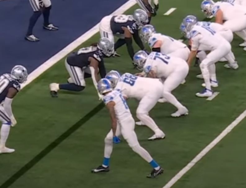 MavXBot's tweet photo. @JDCowboys2 @jasrifootball No, it's not illegal. 68 is not covered up as the outside man is clearly off the line. 68 declared and lined up eligible. https://t.co/74Aj3mam6s