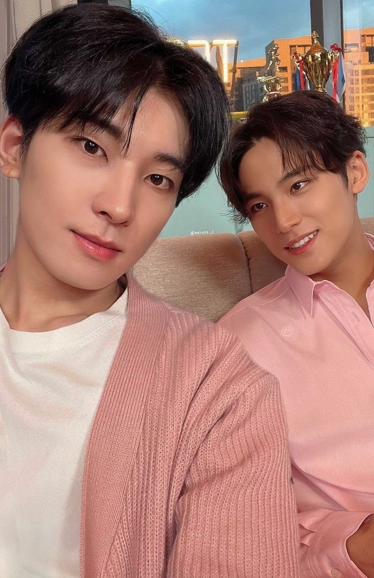 aicherryyou's tweet photo. Jadi enak nya tahun baru ini kita kemana
Yuk intip keluarga ini tahun baru kemana ajah
#jeongcheol #minwoon #seoksoo family AU .... https://t.co/c3JOvV2sbC