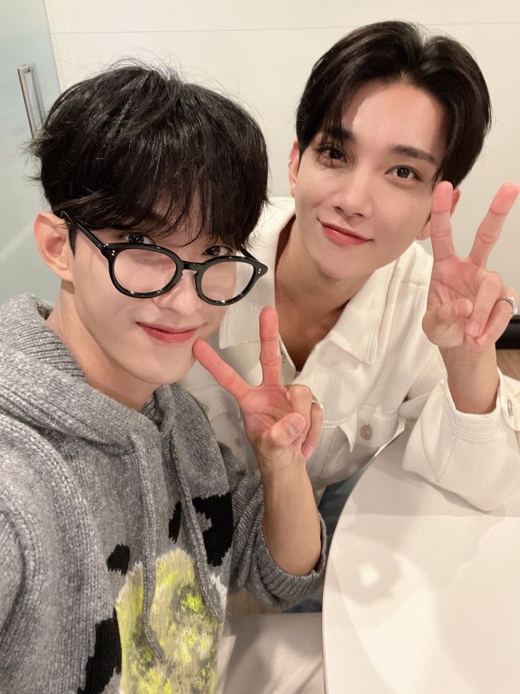 aicherryyou's tweet photo. Jadi enak nya tahun baru ini kita kemana
Yuk intip keluarga ini tahun baru kemana ajah
#jeongcheol #minwoon #seoksoo family AU .... https://t.co/c3JOvV2sbC