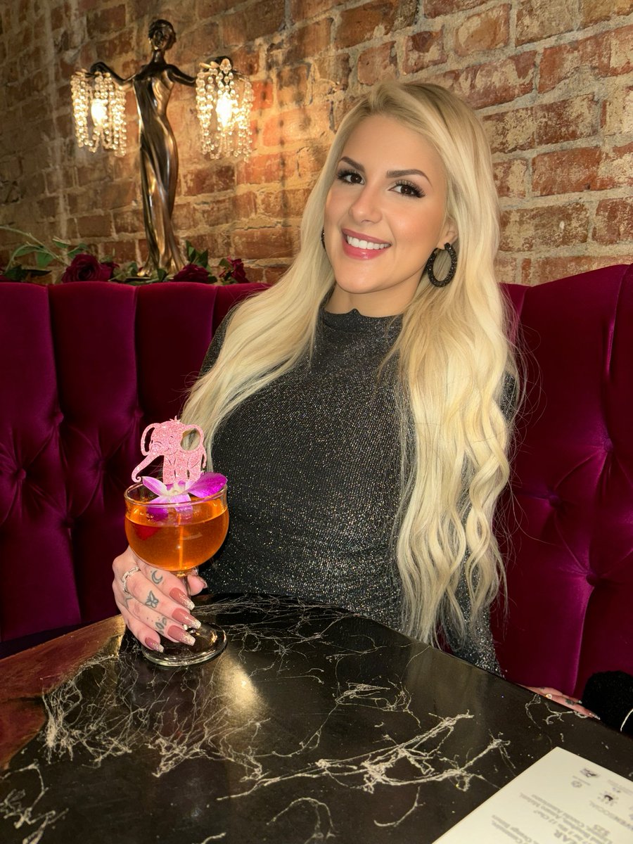 Cat’s world tweet media