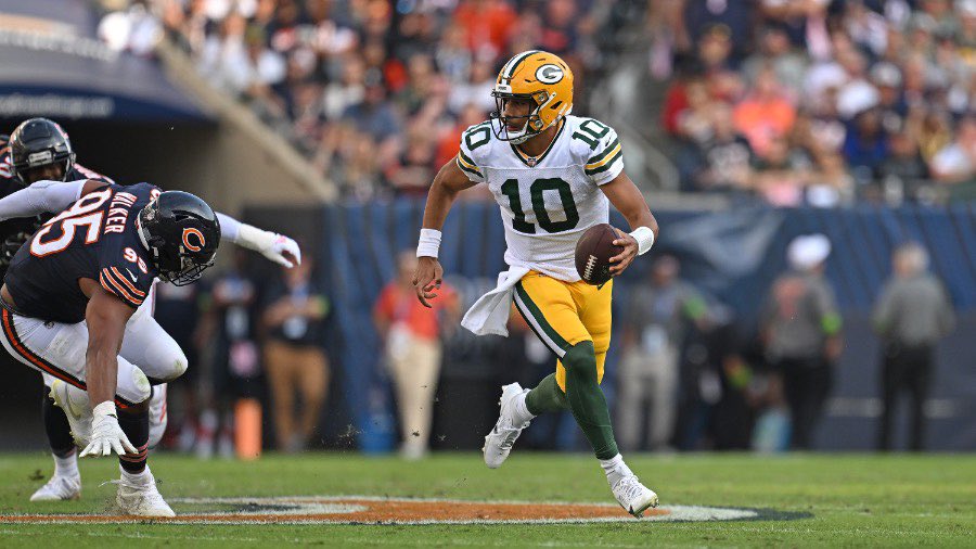 MLFootball's tweet photo. CRAZY: In his first season as the starter #Packers QB Jordan Love has thrown 30 passing touchdowns. 

NO #Bears quarterback HAS EVER THROWN 30 TOUCHDOWNS IN A SEASON, in their 103-year history. 

🤯🤯🤯  

(Via @TyDunne) https://t.co/2xY3MAFhAO