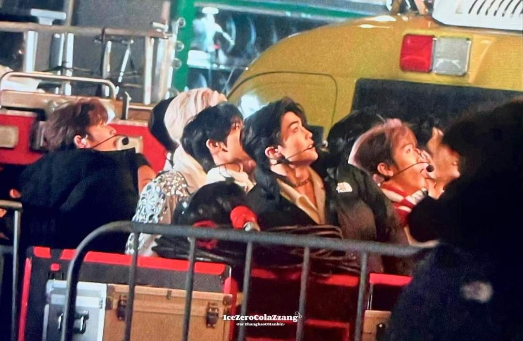 ZB1 AREA. tweet media