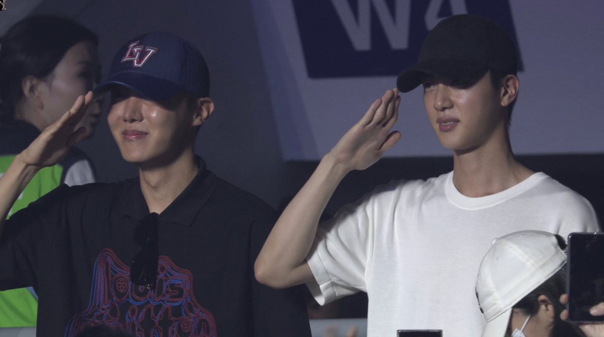 Vinothiny96's tweet image. My Loves 💕2SEOK IS COMING HOME THIS YEAR #2seokiscoming