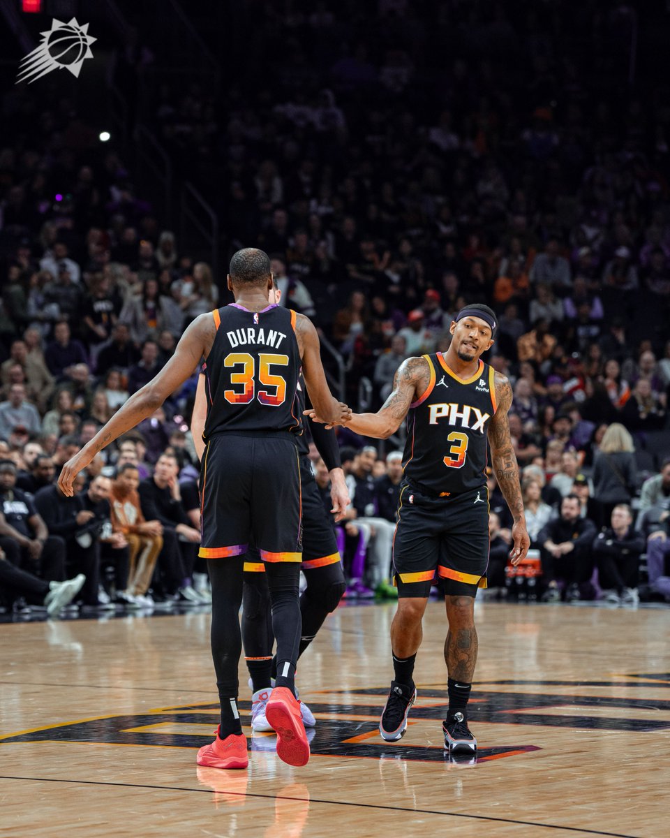 Suns's tweet photo. Tonight's Numbers 📊

Durant: 31 PTS, 5 AST, 5 REB, 3 STL, 1 BLK
Beal: 25 PTS, 2 AST, 1 REB, 1 STL, 1 BLK
Booker: 21 PTS, 5 AST, 4 REB, 3 STL
Nurkić: 19 PTS, 13 REB, 3 AST
Allen: 10 PTS, 5 AST, 4 REB, 3 STL
Metu: 6 PTS, 6 REB https://t.co/HRkeRAOaoU
