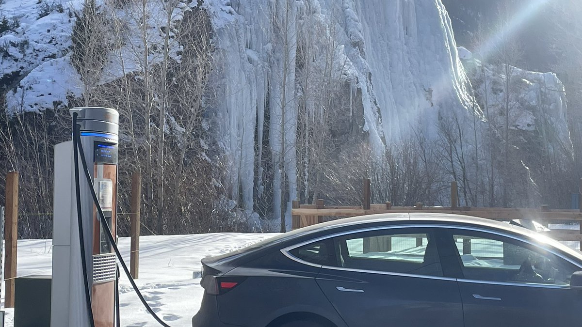 @RateYourCharge good charge at the Lake City CO Chargepoint. This might be the only charger with people ice climbing right by the charger