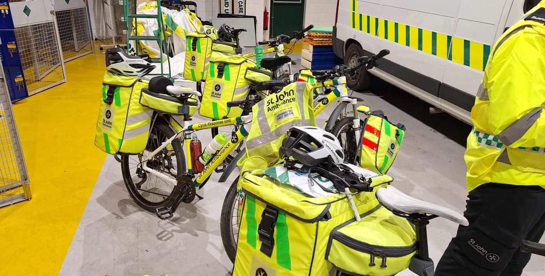 JSharp9998's tweet photo. Well that's 2024 here then. The bike is safely away after seeing to a few party goers in Cambridge. 🚲���

Happy New Year!! 

@SJAEastCRU @BurySja @stjohnambulance https://t.co/RWyF4Rrfaq
