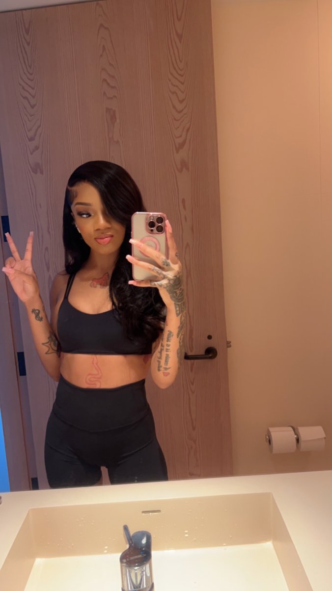 Goodbye 2023✌🏼2024 be good to a P 🥰