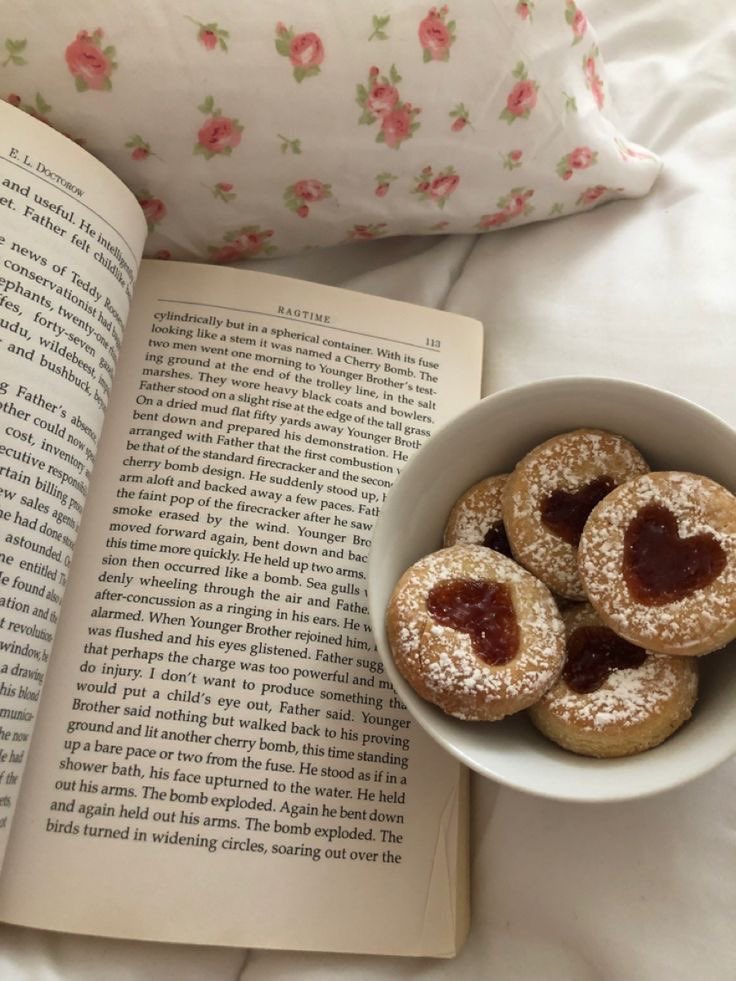 v2mpult's tweet photo. ⠀⠀ ⠀⠀  

⠀⠀ ⠀ livros  lidos  em  2024.
⠀ ⠀⠀
⠀ ⠀⠀ ⠀           a thread

⠀ ⠀⠀ ⠀⠀⠀         📚✨ https://t.co/XJ4EKsFO5U